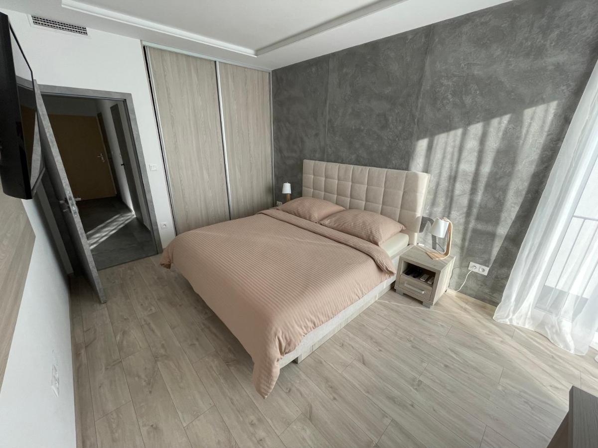 Greenbay Apartment With Free Parking Trencin Exterior photo