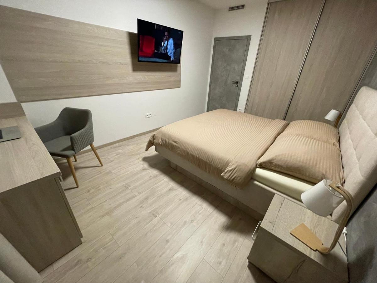 Greenbay Apartment With Free Parking Trencin Exterior photo
